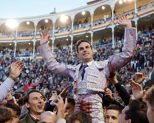 La Puerta Grande más rebelde de Fernando Adrián