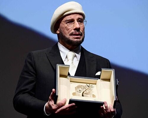 John Travolta recibe una Palma de Oro honorífica por sorpresa en Cannes