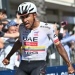 Enric Mas amaga pero cede ante Narváez en la meta de Chiavari