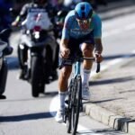 El italiano Bettiol, tras liderar la macrofuga del Giro, vence antes del primer duelo en los Alpes