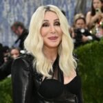 Cher cumple 80 años entre merecidos homenajes y turbulencias familiares