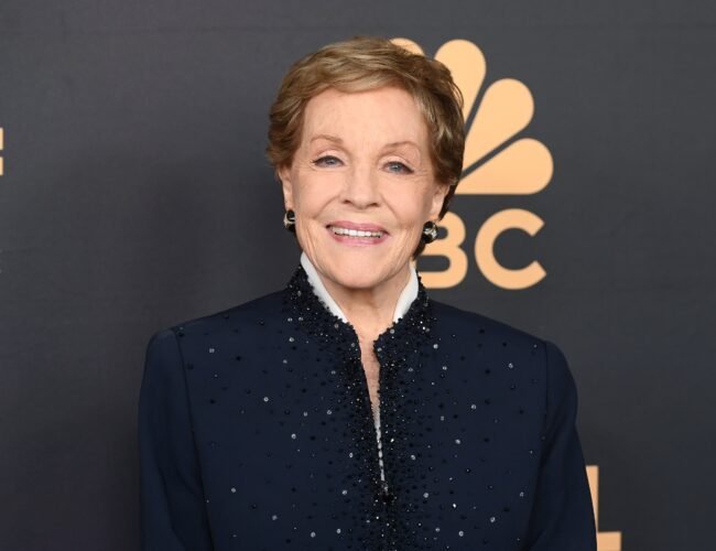 Julie Andrews reaparece a sus 90 años para pedir una cura para el párkinson: “Sé muy bien lo devastador que puede ser”