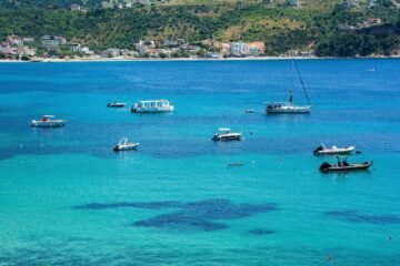Por la Albania más desconocida, entre playas vírgenes y ciudades otomanas