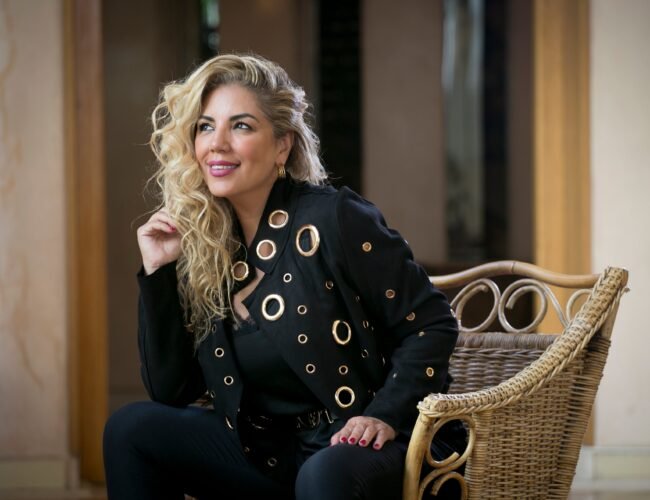 Rebeca, sobre el éxito de ‘Duro de pelar’ hace 30 años: “Por fin podías enamorarte, desenamorarte y rasgarte las vestiduras entendiendo lo que decía la letra”
