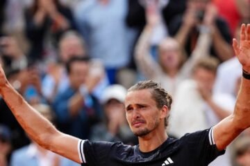 Zverev rompe su maldición ante Cobolli y celebra por fin en Roland Garros su primer Grand Slam