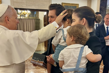 Ginés Marín lleva la Virgen de Guadalupe al papa León XIV y recibe su bendición: «Vosotros sois el tiempo»