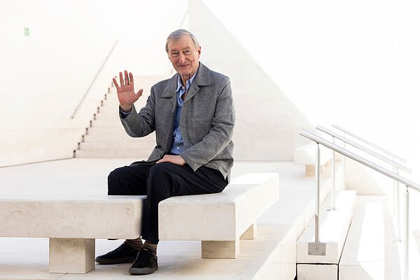 Julian Barnes, novelista adelantado a su tiempo, gana el Premio Princesa de Asturias de las Letras