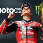 Marc Márquez lo da todo para ganar en Brno y acecha a Bezzecchi