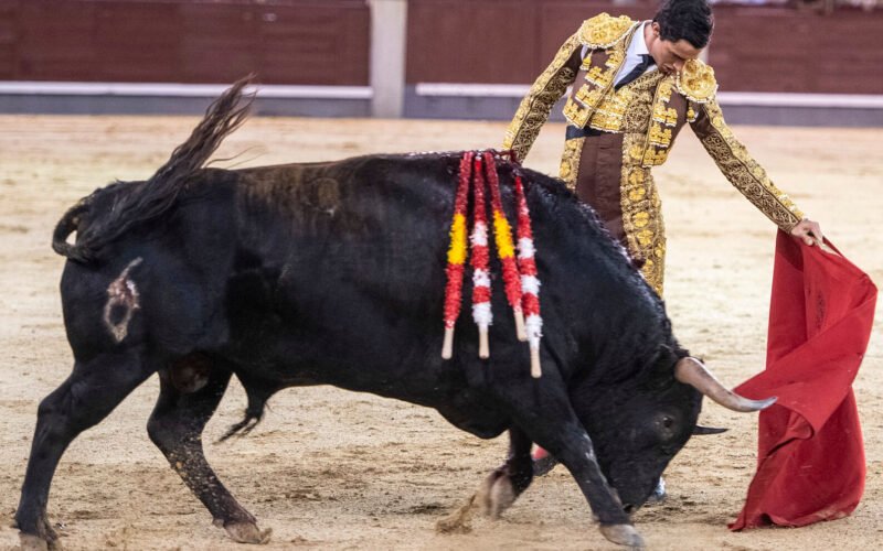 El Mene se reivindica por el camino del toreo