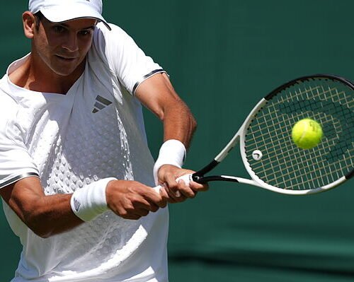 Jódar se estrena en Wimbledon con victoria y confirma que su tenis también brilla sobre hierba