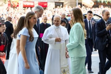 La princesa Leonor y la infanta Sofía van al concierto de Bad Bunny tras asistir a la misa con el Papa en Madrid