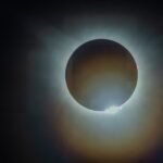 La guía de ‘El Viajero’ para disfrutar del eclipse solar en España: de los mejores lugares para admirarlo a la protección necesaria