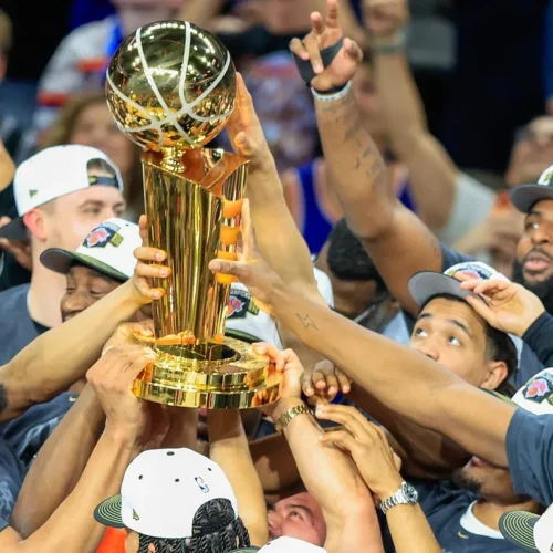 Masiva celebración en Nueva York tras la victoria de los Knicks en la NBA 53 años