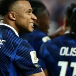Mbappé tras su doblete ante Irak y las comparaciones con el argentino: «No me fijo en lo que hace Messi»