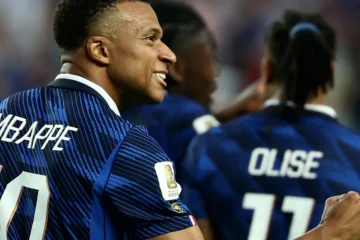 Mbappé tras su doblete ante Irak y las comparaciones con el argentino: «No me fijo en lo que hace Messi»