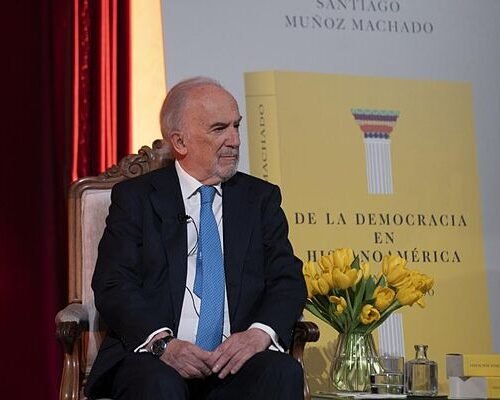La RAE responde con argumentos históricos a Junts: «Los monarcas se abstuvieron de imponer el castellano»