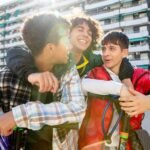 Hermanos: Cine de barrio con las manos sucias (****)