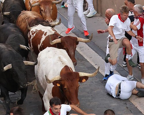 Tercer encierro de San Fermín: una cornada en la vertiginosa carrera de Victoriano del Río