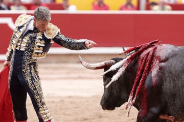 Una miurada interminable y un toro del siglo XXI en Pamplona