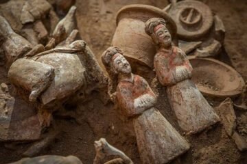 Un equipo de arqueólogos recupera dos tableros de ajedrez Liubo de hace 2.000 años en el centro de China