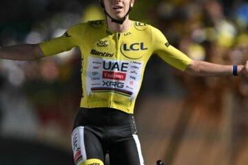 El Alpe d’Huez se rinde a una exhibición de época del dios Pogacar