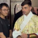 Pedri triunfa en China: invitado a la liga de moda y probando el ancestro chino del fútbol