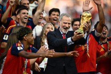 La Familia Real celebra junto a los jugadores el triunfo de España en su segundo Mundial