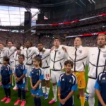 Las aficiones de Inglaterra y Argentina no respetan el himno del rival cantando y pitando por encima