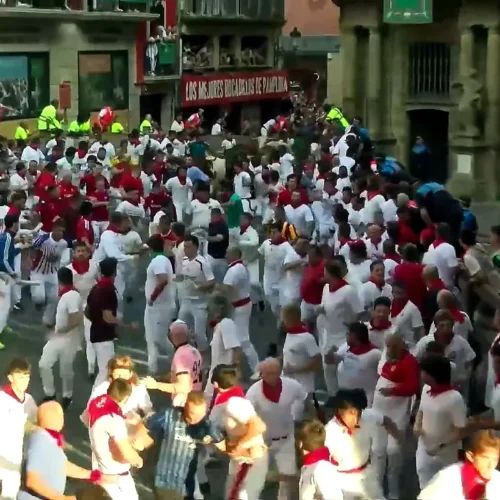 Tercer encierro de San Fermín con un corneado por los de Victoriano del Río