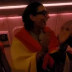 Así se vivió la victoria de España en el Mundial en este vuelo Atenas-Madrid