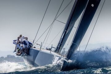 El nuevo barco de la Armada en el que navegará el Rey ya entrena en Palma para participar en la Copa del Rey Mapfre de vela