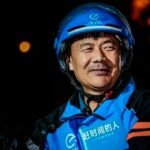 De la moto eléctrica a icono de la literatura obrera: el repartidor de comida que ganó el mayor premio de poesía de China