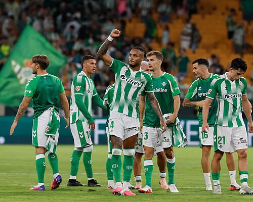 Un sólido Betis arranca la liga con victoria ante una competitiva Real Sociedad