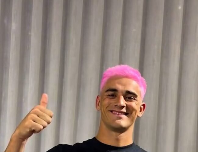 Del pelo rosa de Gavi al tatuaje de Cucurella: los jugadores de la selección española empiezan a cumplir sus promesas tras ganar el Mundial