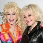 Dolly Parton estaba dispuesta a probar fármacos experimentales contra el cáncer para ayudar a la ciencia, según ha desvelado su hermana