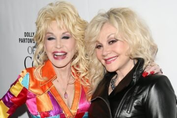 Dolly Parton estaba dispuesta a probar fármacos experimentales contra el cáncer para ayudar a la ciencia, según ha desvelado su hermana