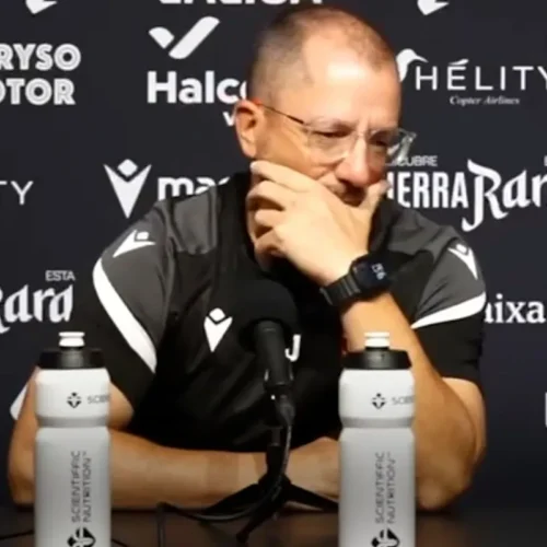 El entrenador del Ceuta se emociona al borde de las lágrimas al hablar de la situación en su ciudad