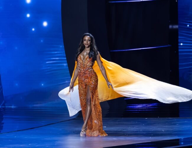 Miss Jamaica demanda a Miss Universo tras sufrir una lesión cerebral en su caída durante el concurso de 2025: “Cambió el rumbo de mi vida”