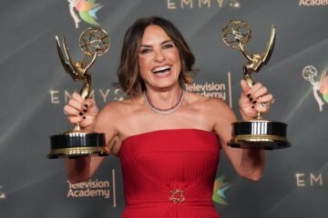 La historia de Mariska Hargitay, la presentadora de los Emmy que ha logrado su fama, su fortuna, su familia y una causa social con un solo papel