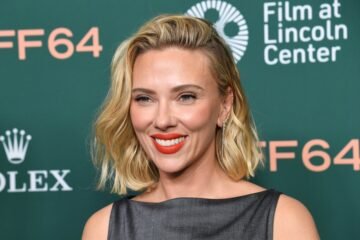 Scarlett Johansson cierra The Outset, la marca de cuidado de la piel que fundó en 2022: “Gracias a los que nos apoyaron”