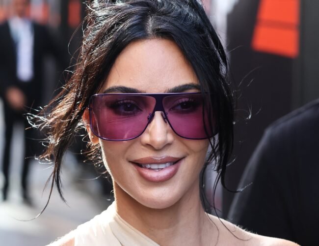 Kim Kardashian recibe un euro simbólico de los ladrones sexagenarios que la atracaron a punta de pistola en París en 2016
