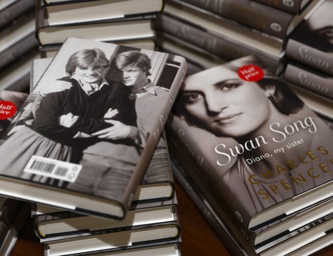 Revelaciones de una lectura pausada del libro de Charles Spencer sobre Diana de Gales: humillaciones, los desplantes de Carlos III y un romance secreto de la reina Isabel