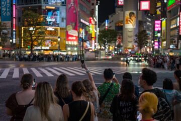El cruce de Shibuya, de icono mundial a rincón de malestar antiturismo