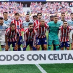 Atlético de Madrid y Osasuna muestran su apoyo a Ceuta posando junto a una pancarta