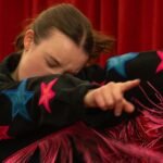 ‘Sunny Dancer’: Bella Ramsey en el campamento quimio (***)