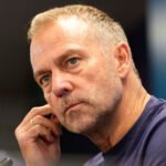 Flick: «Hay que proteger a los árbitros»