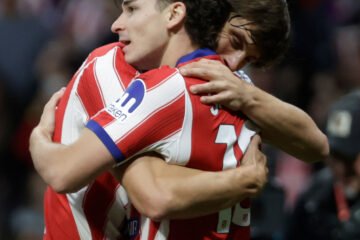 Julián Álvarez volvió a marcar… y pidió perdón: «Mis palabras durante el Mundial fueron una equivocación»