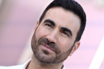 Brett Goldstein, el comediante que gestionó un club de ‘striptease’ en Marbella antes de alcanzar la fama con ‘Ted Lasso’
