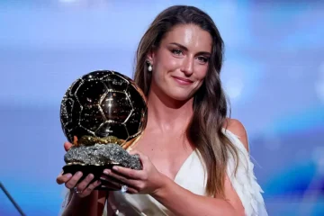 Alexia Putellas recoge su tercer Balón de Oro y agradece el apoyo tras su lesión